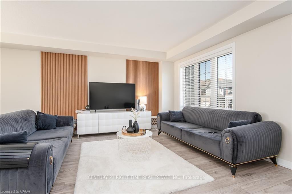 Photo 4 of 120 Monarch Woods Drive, Kitchener — HOMEH