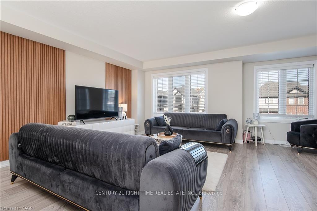 Photo 5 of 120 Monarch Woods Drive, Kitchener — HOMEH
