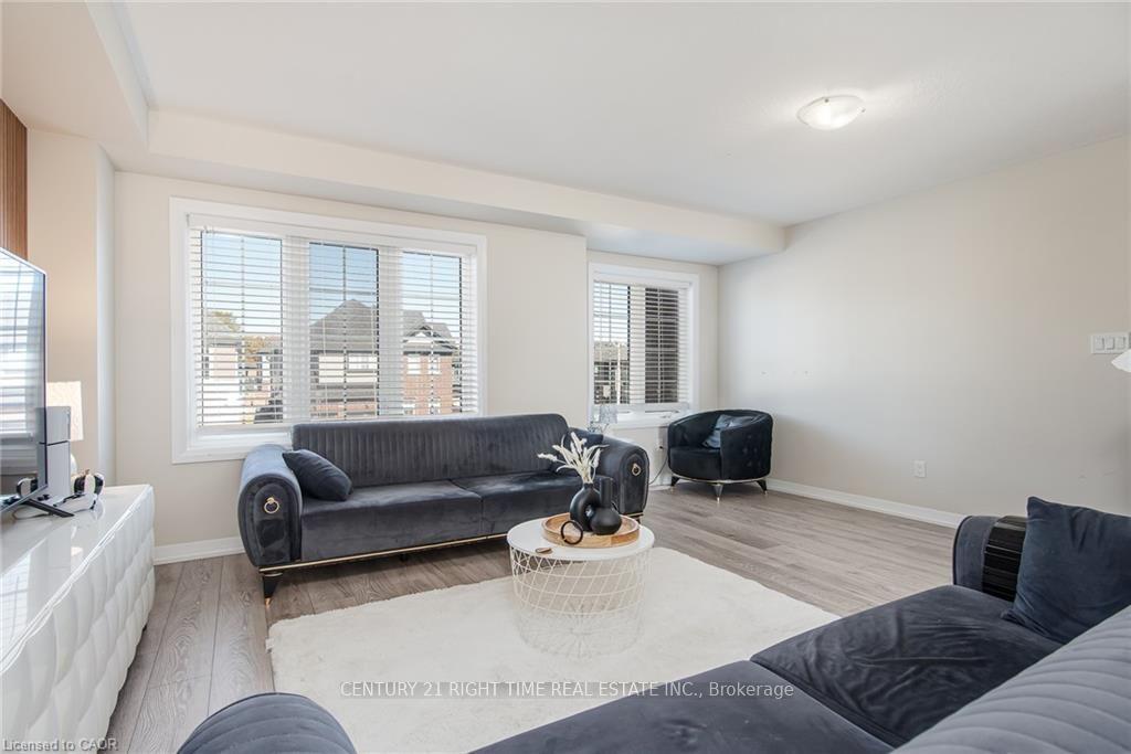 Photo 6 of 120 Monarch Woods Drive, Kitchener — HOMEH
