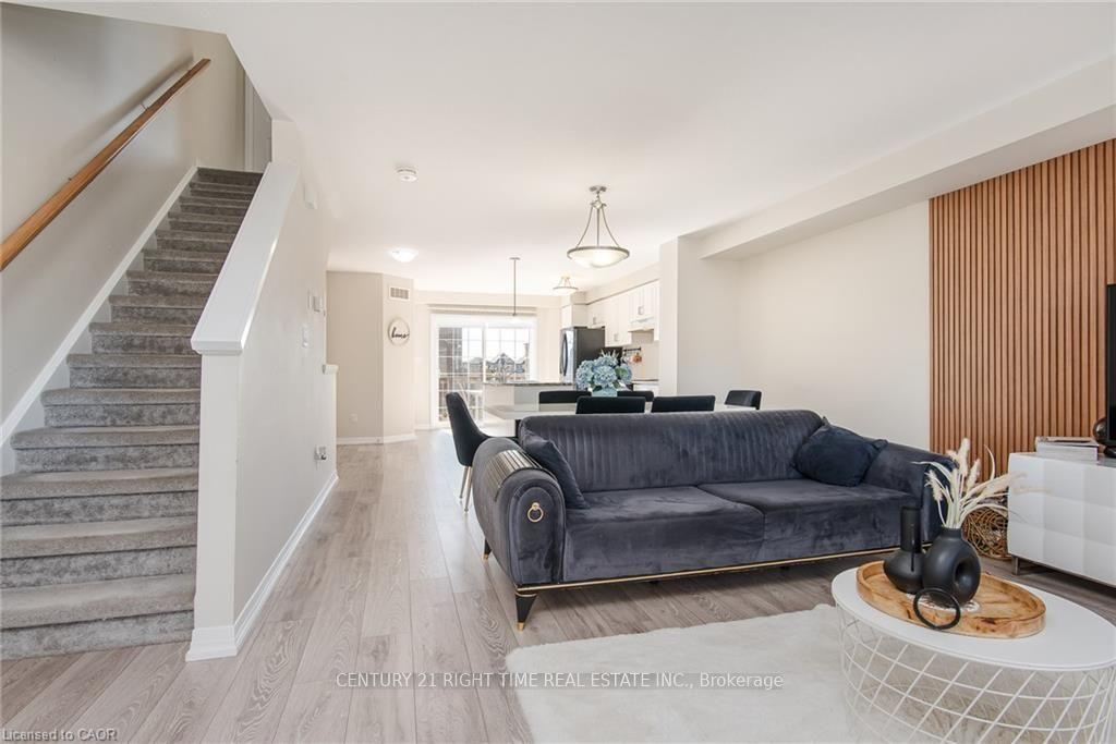 Photo 8 of 120 Monarch Woods Drive, Kitchener — HOMEH