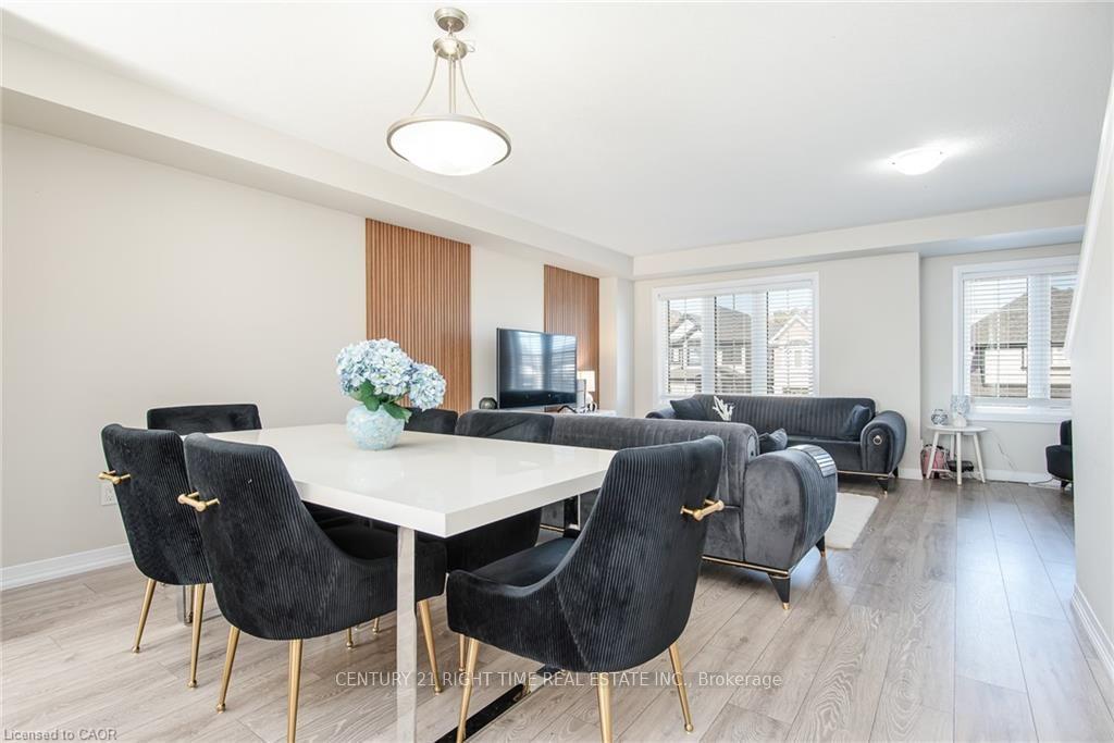 Photo 12 of 120 Monarch Woods Drive, Kitchener — HOMEH