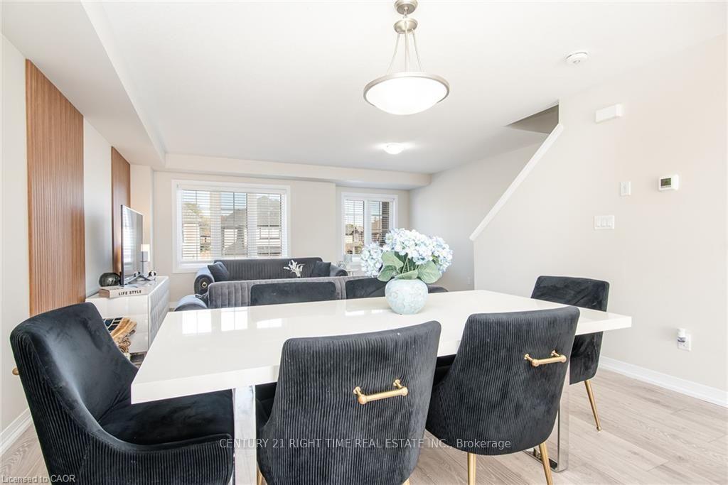 Photo 13 of 120 Monarch Woods Drive, Kitchener — HOMEH