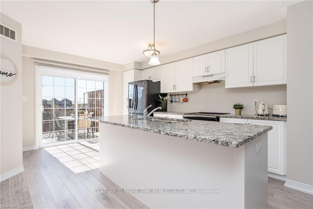 Photo 14 of 120 Monarch Woods Drive, Kitchener — HOMEH