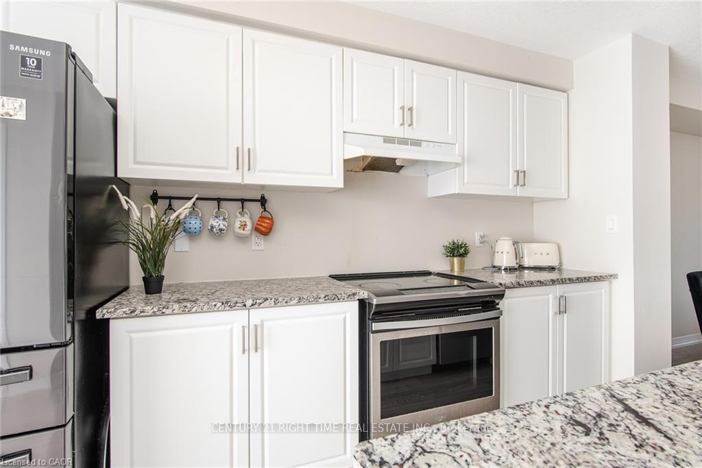 Photo 17 of 120 Monarch Woods Drive, Kitchener — HOMEH