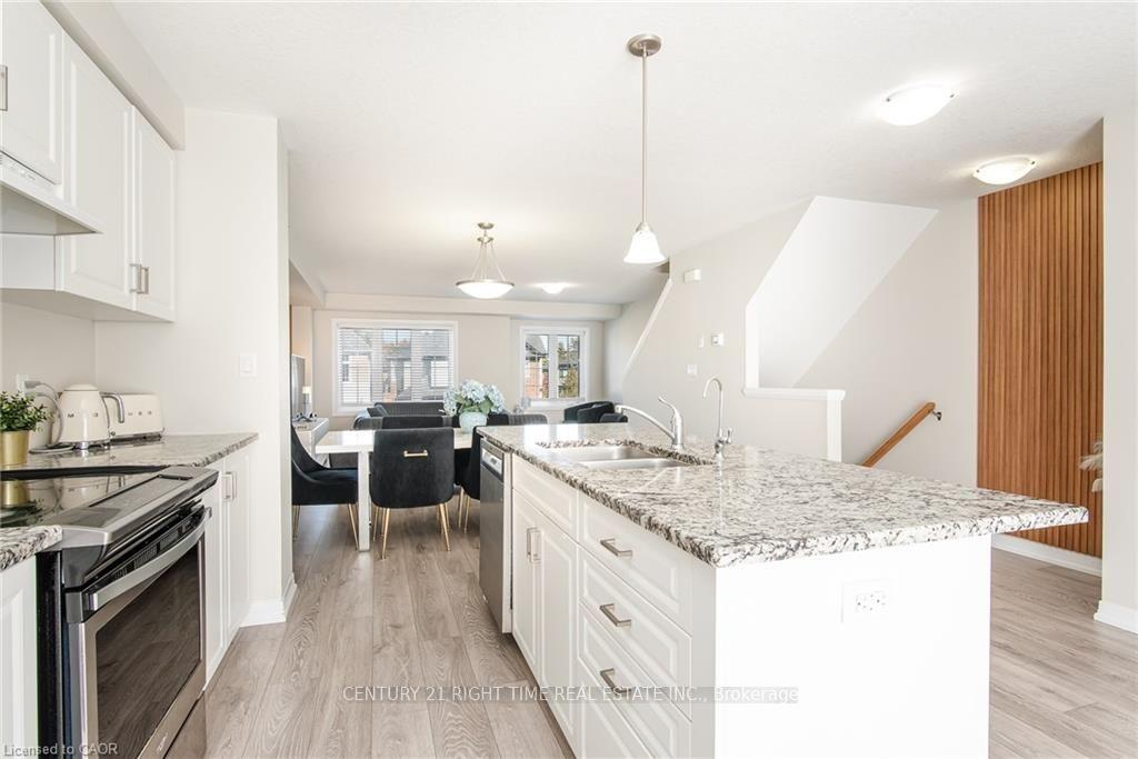 Photo 18 of 120 Monarch Woods Drive, Kitchener — HOMEH
