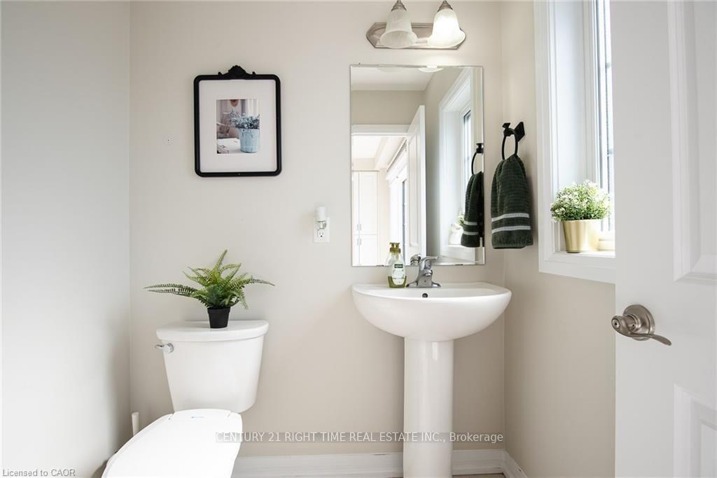 Photo 20 of 120 Monarch Woods Drive, Kitchener — HOMEH