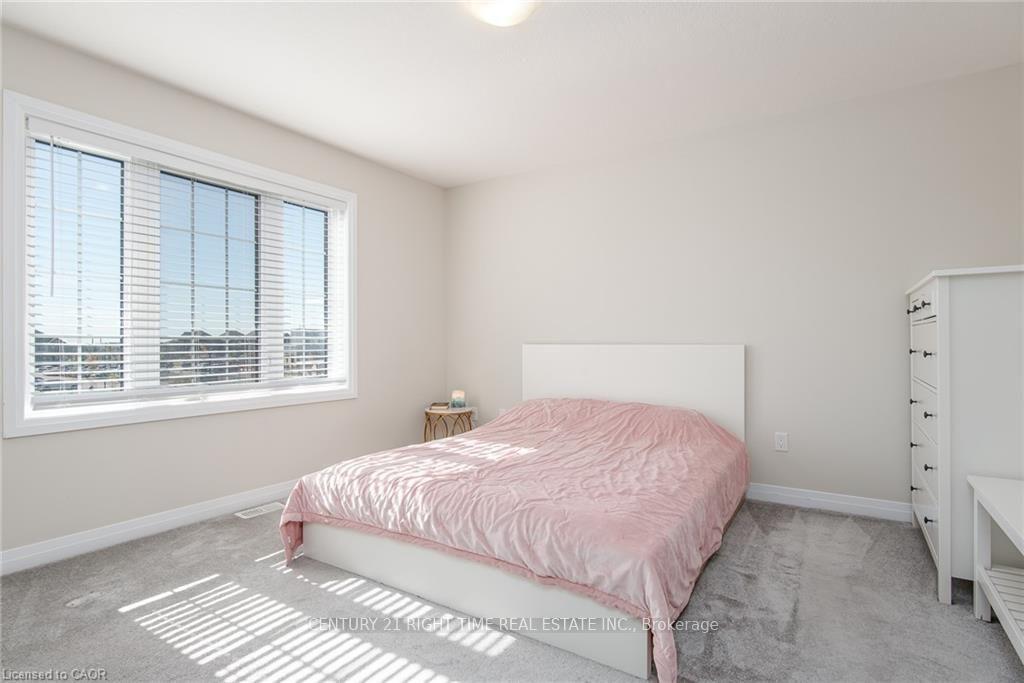 Photo 21 of 120 Monarch Woods Drive, Kitchener — HOMEH