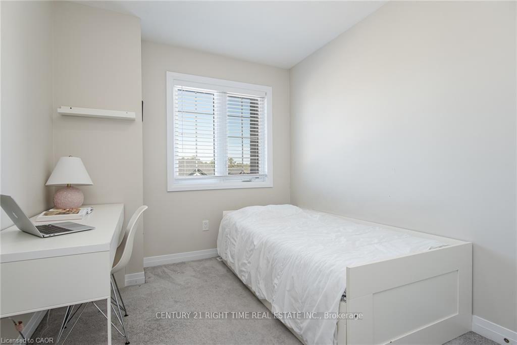 Photo 24 of 120 Monarch Woods Drive, Kitchener — HOMEH