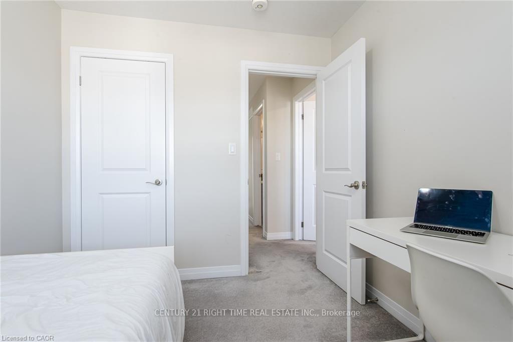 Photo 25 of 120 Monarch Woods Drive, Kitchener — HOMEH