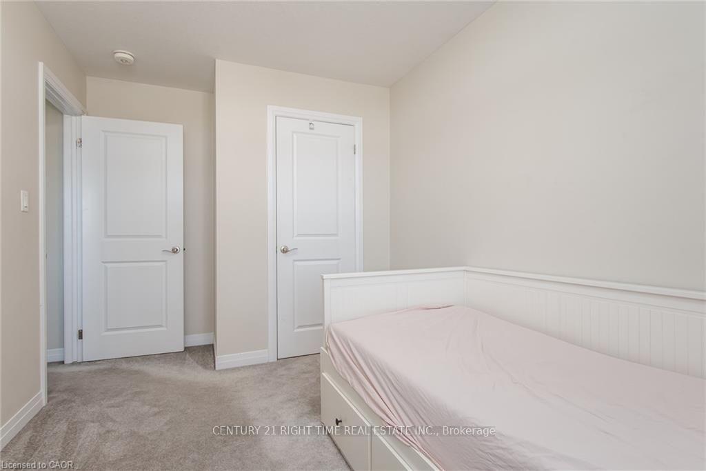Photo 28 of 120 Monarch Woods Drive, Kitchener — HOMEH