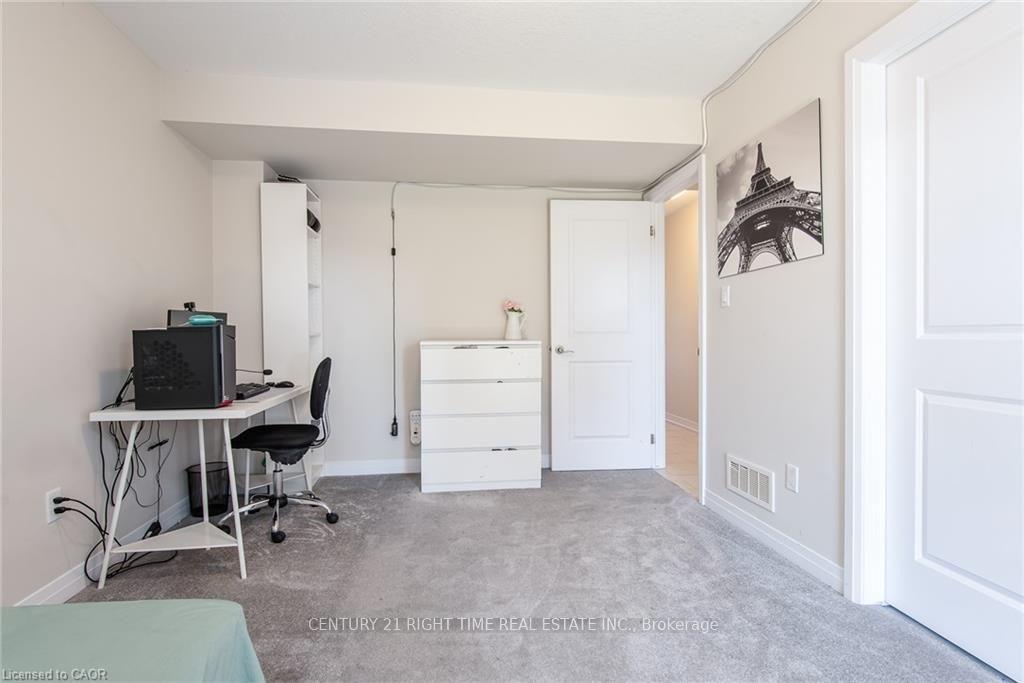 Photo 30 of 120 Monarch Woods Drive, Kitchener — HOMEH