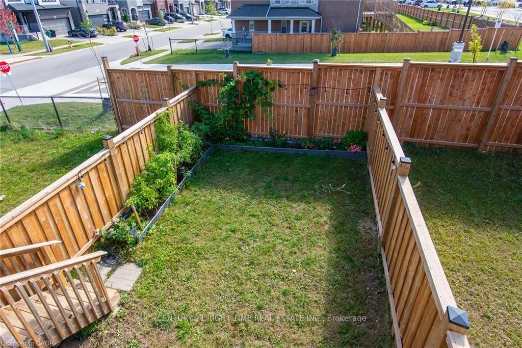 Photo 36 of 120 Monarch Woods Drive, Kitchener — HOMEH