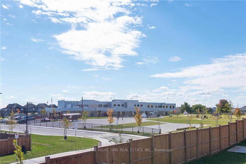 Photo 38 of 120 Monarch Woods Drive, Kitchener — HOMEH