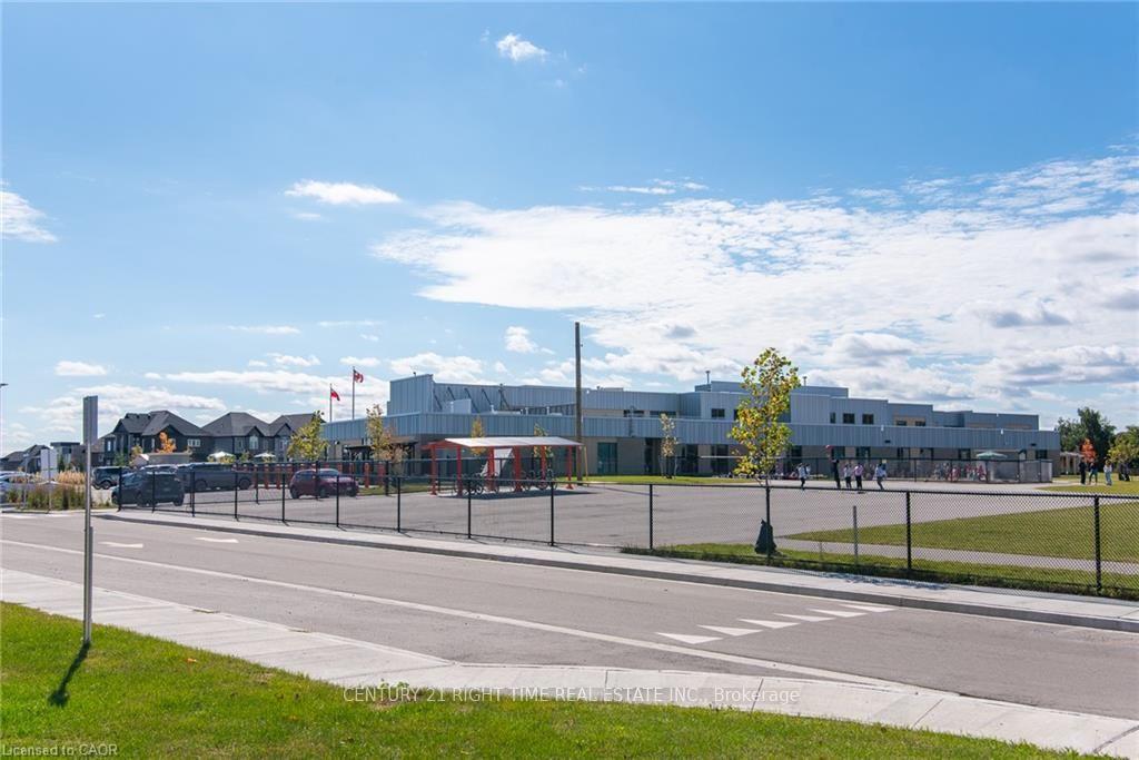 Photo 47 of 120 Monarch Woods Drive, Kitchener — HOMEH