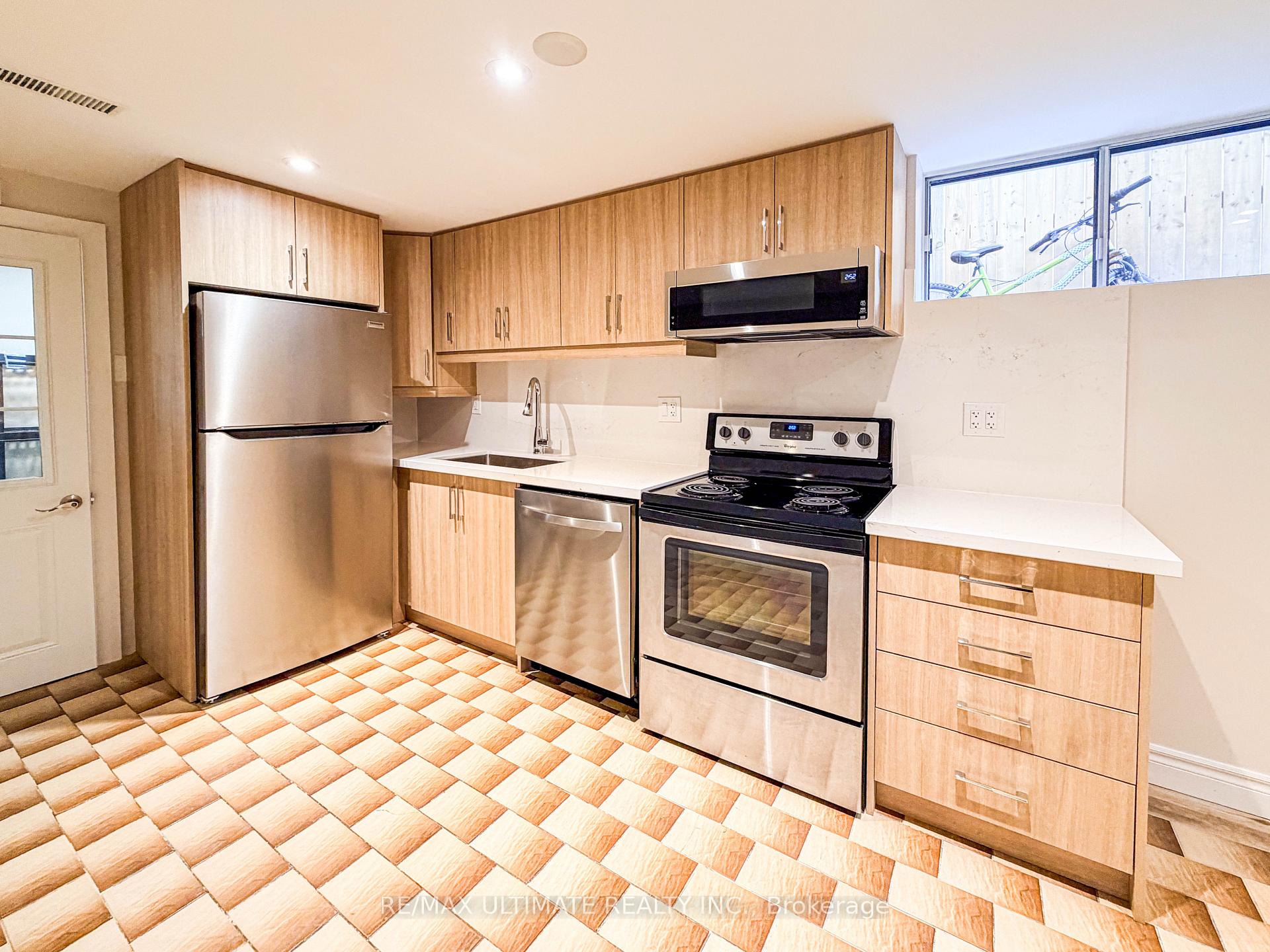 Photo 4 of Unit Lower, 1077 Glencairn Avenue, North York, Yorkdale-Glen Park — HOMEH