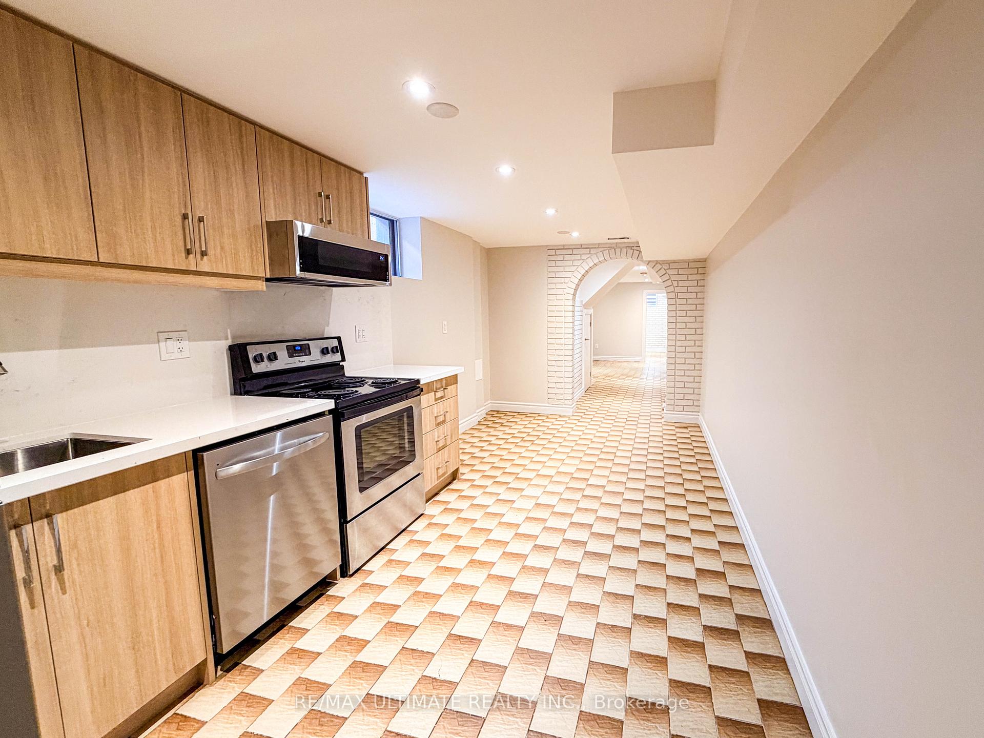 Photo 5 of Unit Lower, 1077 Glencairn Avenue, North York, Yorkdale-Glen Park — HOMEH