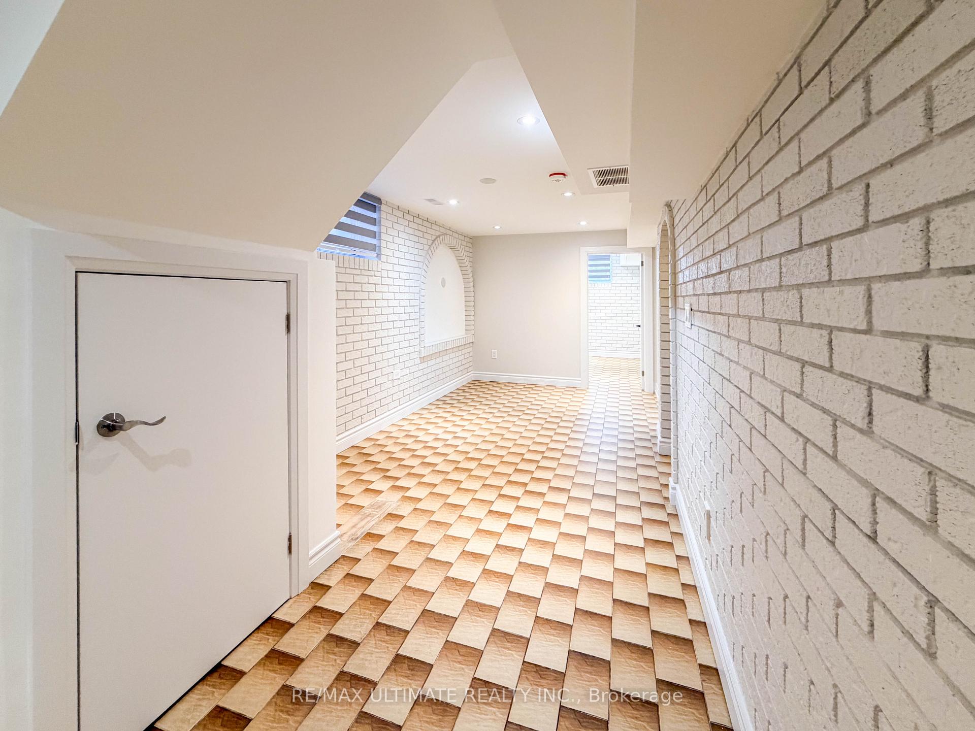 Photo 8 of Unit Lower, 1077 Glencairn Avenue, North York, Yorkdale-Glen Park — HOMEH