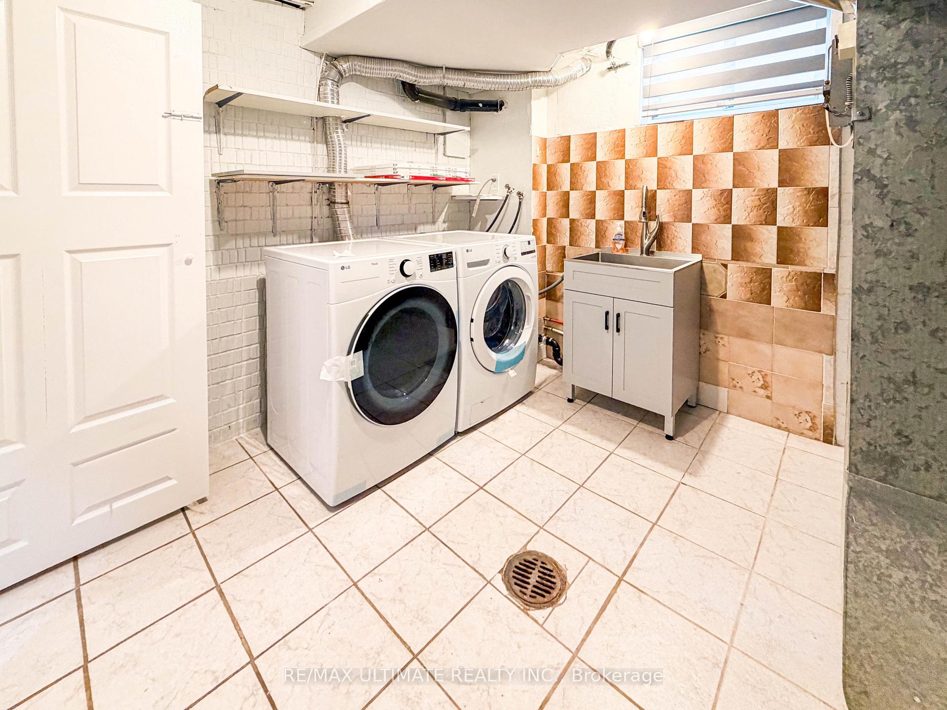 Photo 9 of Unit Lower, 1077 Glencairn Avenue, North York, Yorkdale-Glen Park — HOMEH