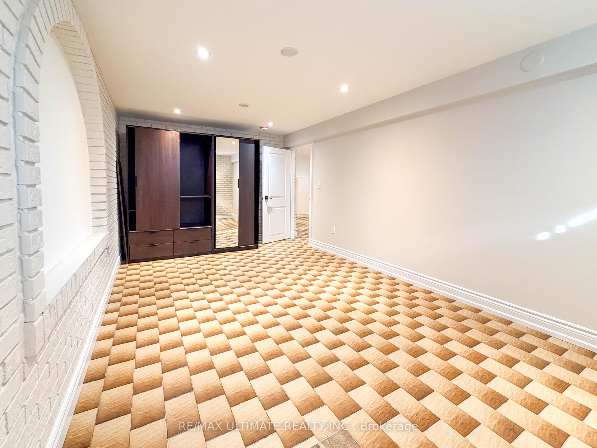 Photo 11 of Unit Lower, 1077 Glencairn Avenue, North York, Yorkdale-Glen Park — HOMEH