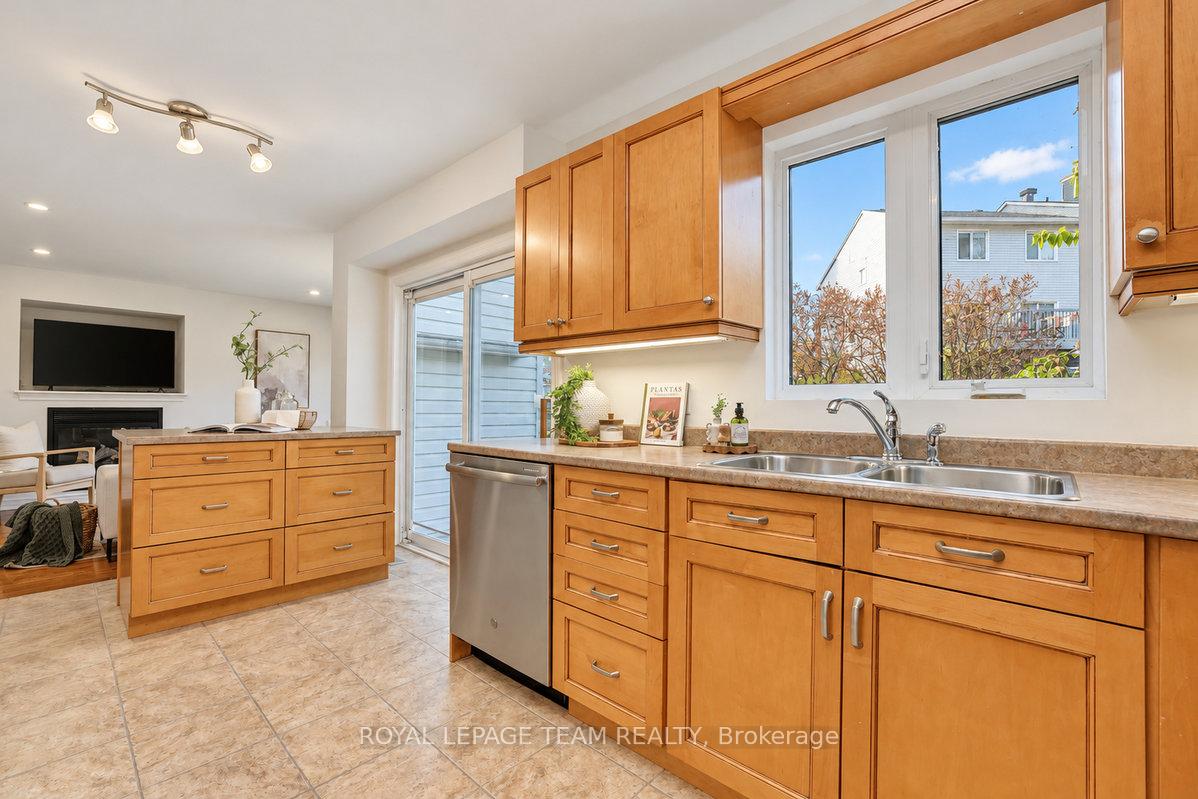 Photo 10 of 18 Wheeler Street, Ottawa, Barrhaven - Cedargrove/Fraserdale — HOMEH