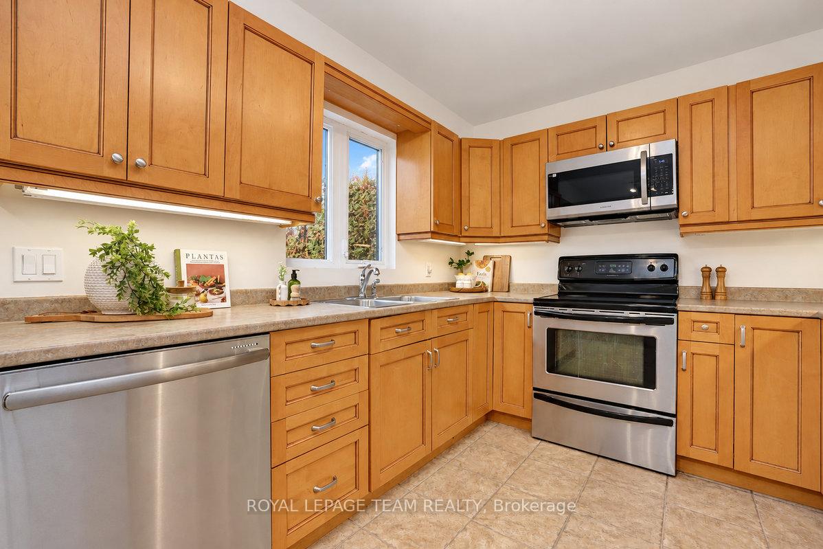 Photo 13 of 18 Wheeler Street, Ottawa, Barrhaven - Cedargrove/Fraserdale — HOMEH