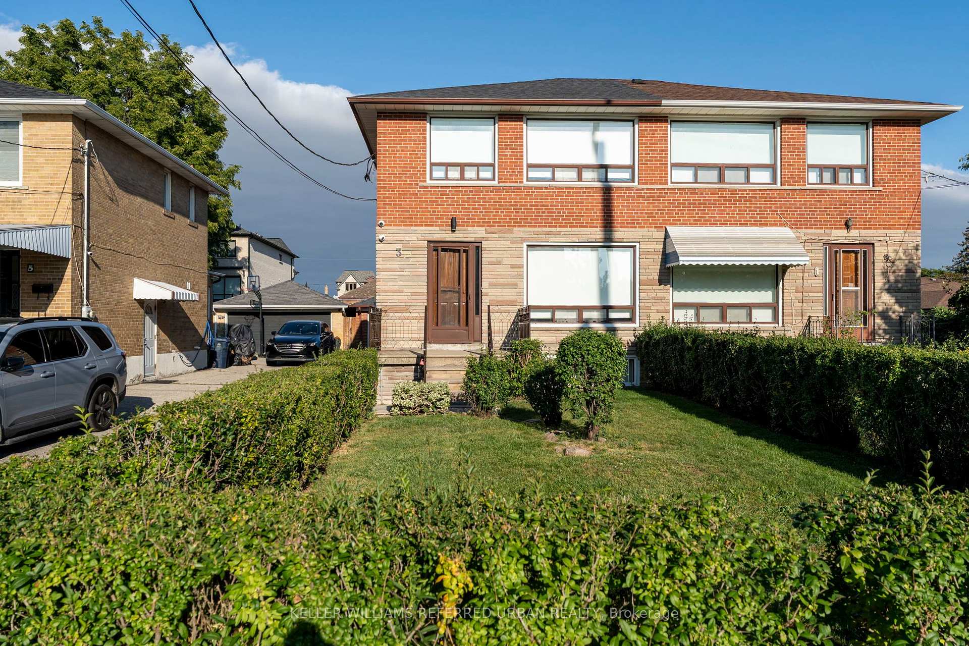 Photo 2 of 3 Duckworth Street, North York, Brookhaven-Amesbury — HOMEH