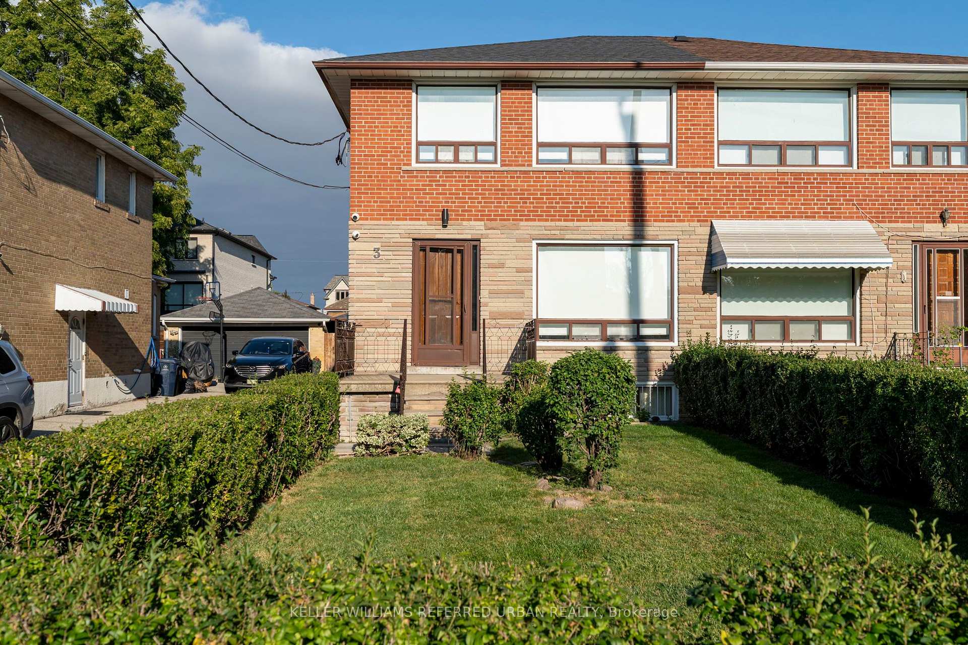 Photo 4 of 3 Duckworth Street, North York, Brookhaven-Amesbury — HOMEH