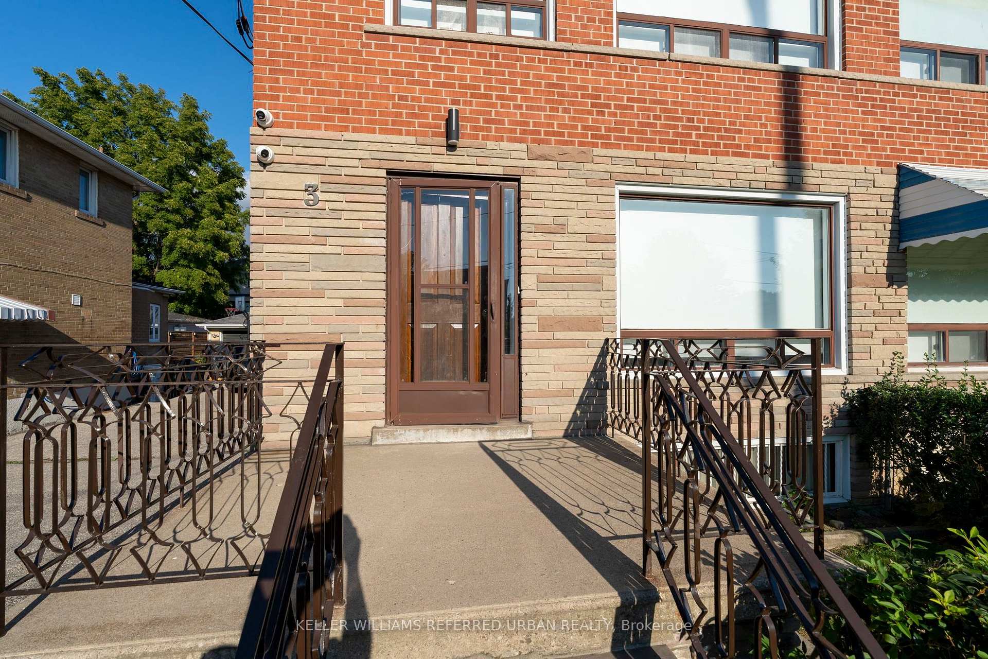 Photo 5 of 3 Duckworth Street, North York, Brookhaven-Amesbury — HOMEH
