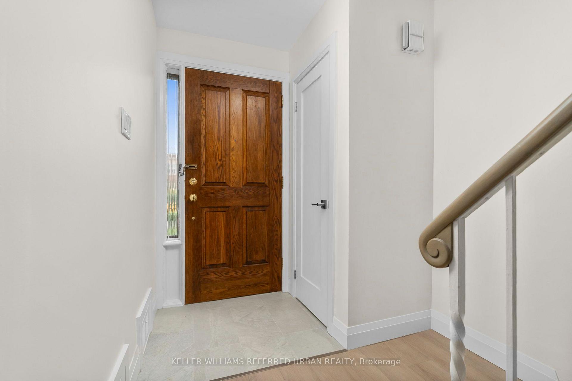 Photo 6 of 3 Duckworth Street, North York, Brookhaven-Amesbury — HOMEH
