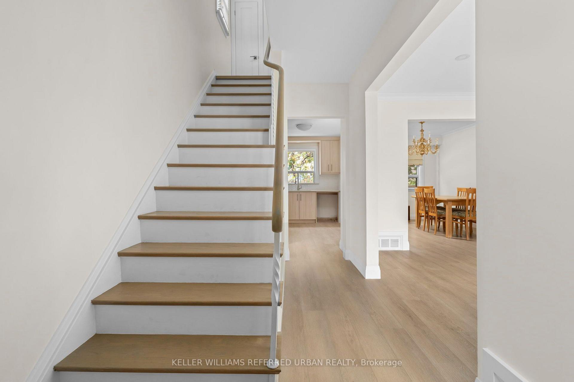Photo 7 of 3 Duckworth Street, North York, Brookhaven-Amesbury — HOMEH