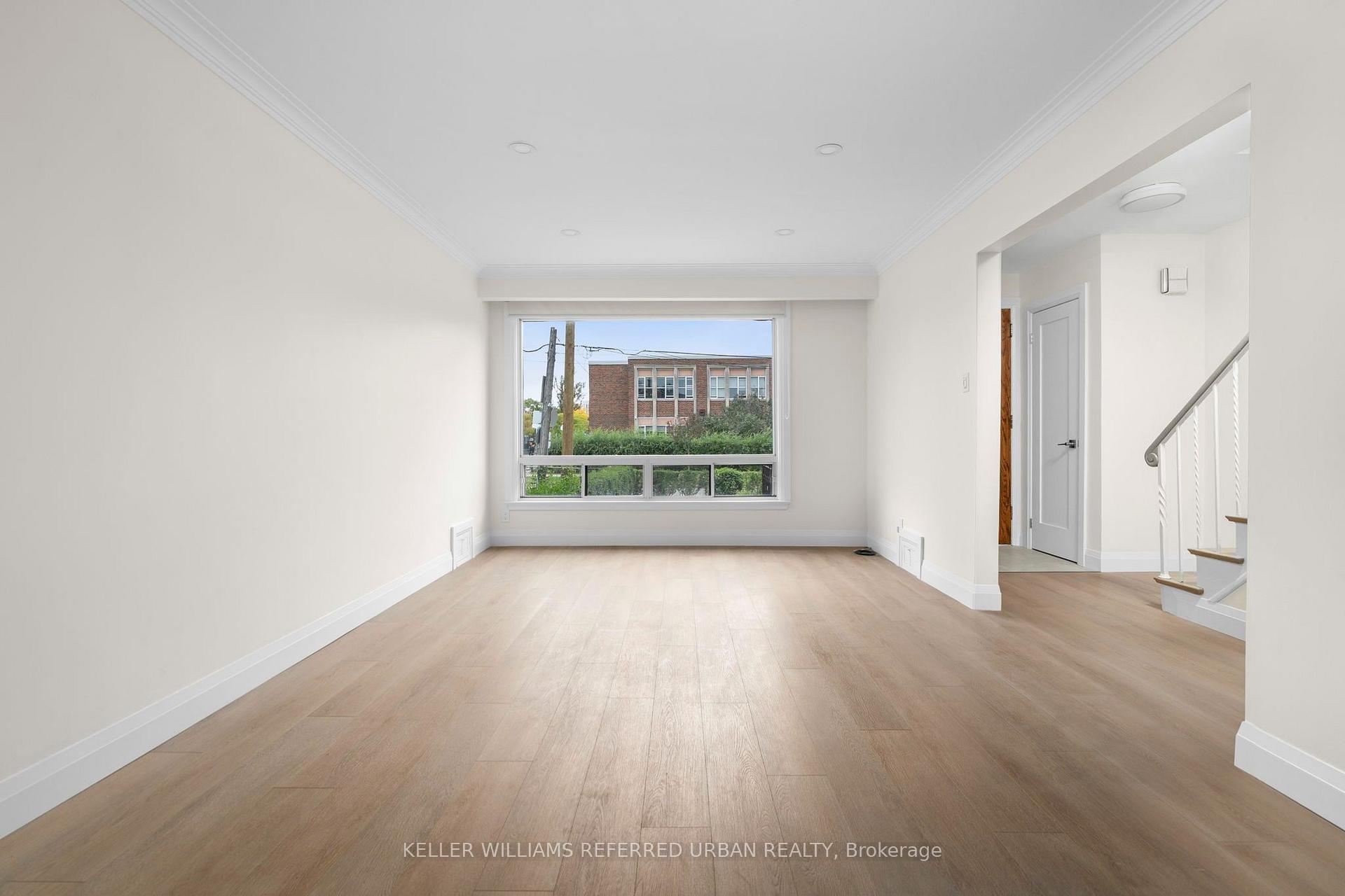 Photo 10 of 3 Duckworth Street, North York, Brookhaven-Amesbury — HOMEH
