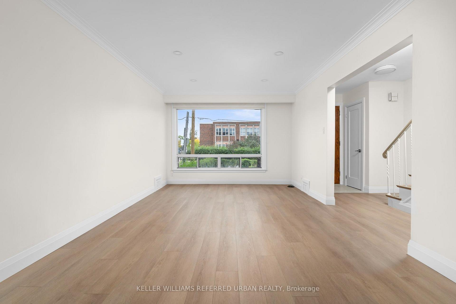 Photo 11 of 3 Duckworth Street, North York, Brookhaven-Amesbury — HOMEH