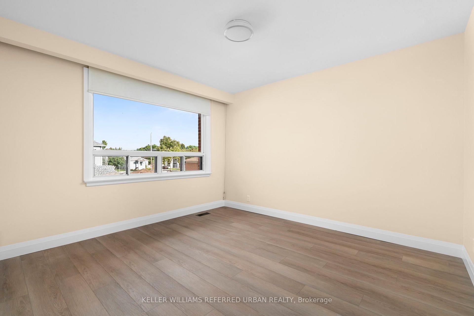 Photo 20 of 3 Duckworth Street, North York, Brookhaven-Amesbury — HOMEH