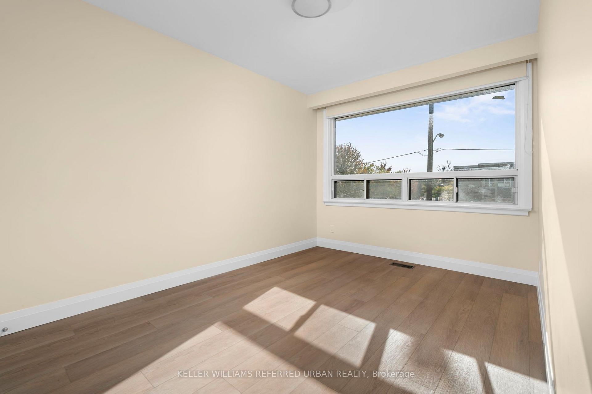 Photo 24 of 3 Duckworth Street, North York, Brookhaven-Amesbury — HOMEH