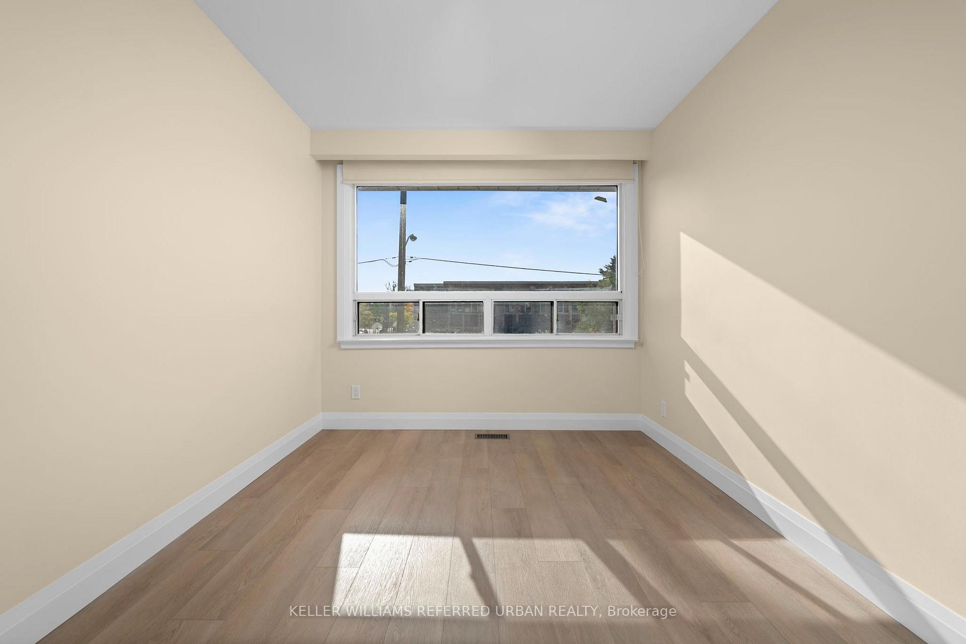 Photo 25 of 3 Duckworth Street, North York, Brookhaven-Amesbury — HOMEH