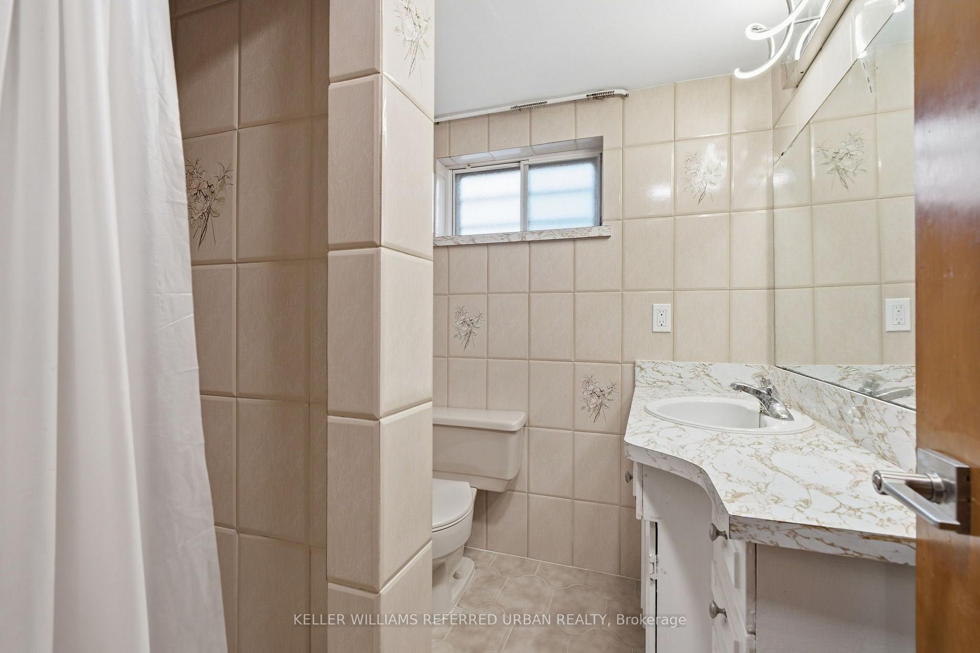 Photo 32 of 3 Duckworth Street, North York, Brookhaven-Amesbury — HOMEH