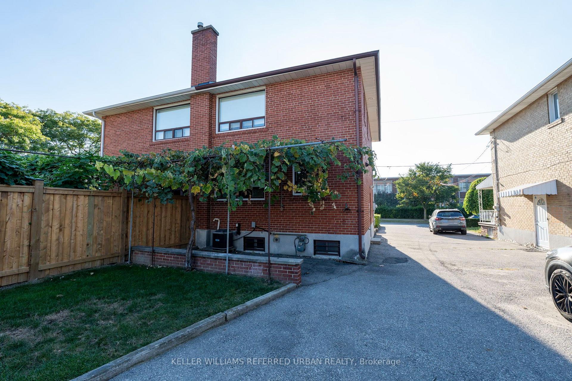 Photo 37 of 3 Duckworth Street, North York, Brookhaven-Amesbury — HOMEH