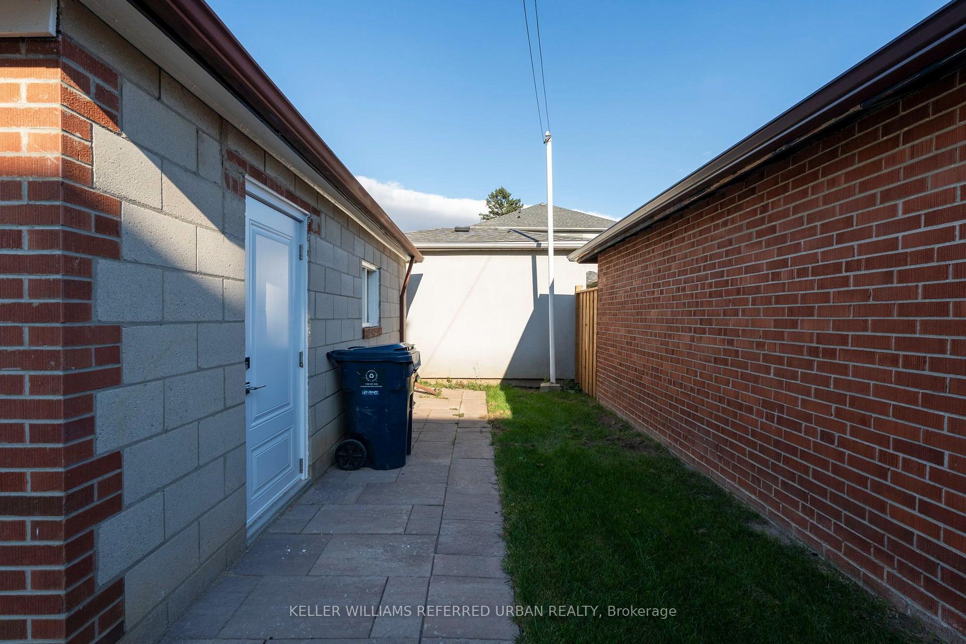 Photo 38 of 3 Duckworth Street, North York, Brookhaven-Amesbury — HOMEH