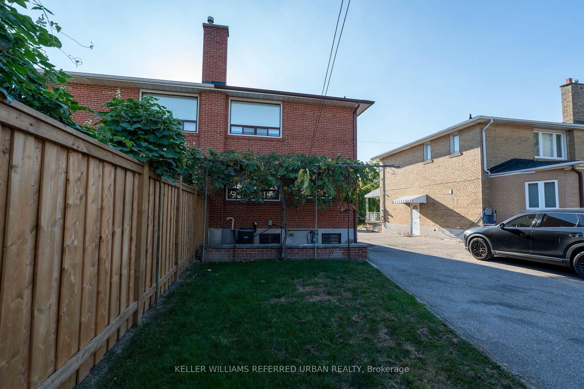 Photo 39 of 3 Duckworth Street, North York, Brookhaven-Amesbury — HOMEH