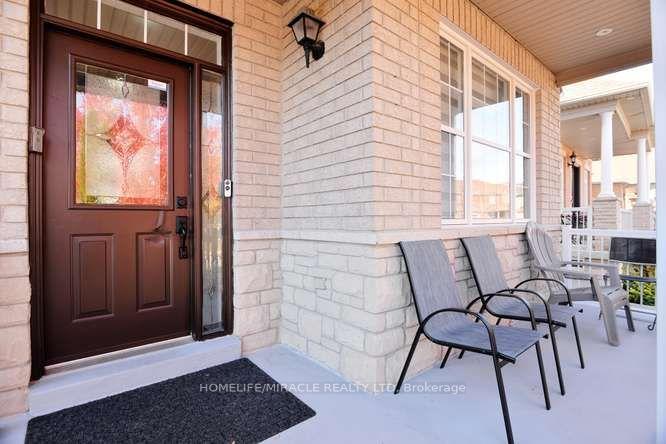 Photo 5 of 12 Plateau Drive, Brampton, Sandringham-Wellington — HOMEH