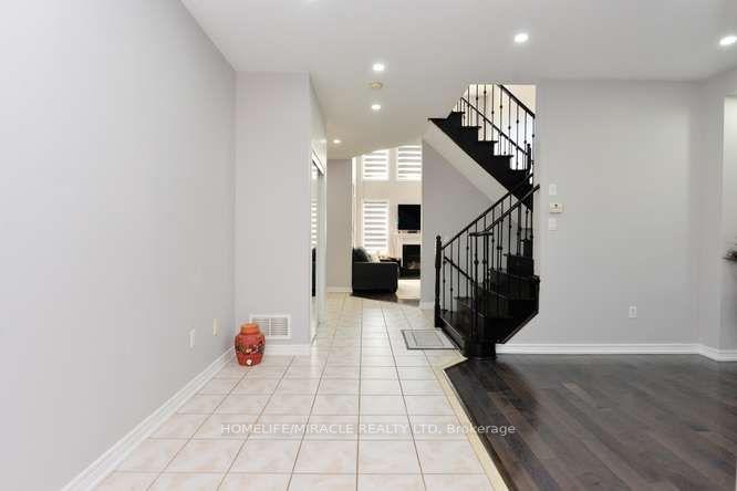 Photo 6 of 12 Plateau Drive, Brampton, Sandringham-Wellington — HOMEH