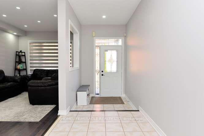 Photo 7 of 12 Plateau Drive, Brampton, Sandringham-Wellington — HOMEH