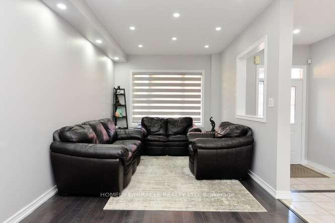 Photo 11 of 12 Plateau Drive, Brampton, Sandringham-Wellington — HOMEH