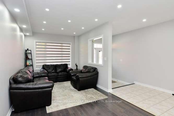 Photo 12 of 12 Plateau Drive, Brampton, Sandringham-Wellington — HOMEH
