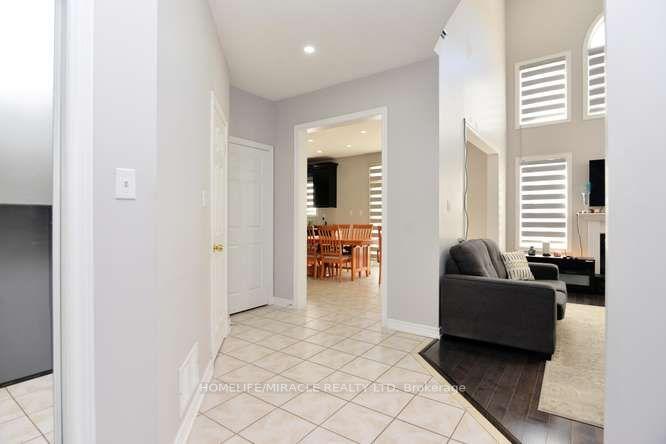 Photo 14 of 12 Plateau Drive, Brampton, Sandringham-Wellington — HOMEH