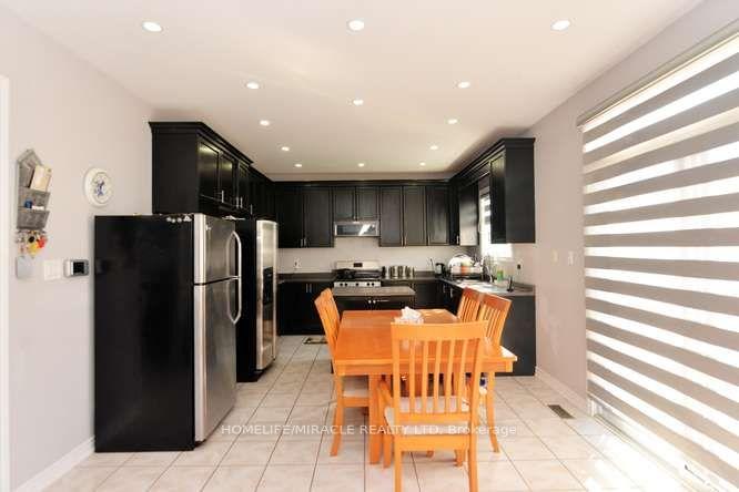 Photo 18 of 12 Plateau Drive, Brampton, Sandringham-Wellington — HOMEH