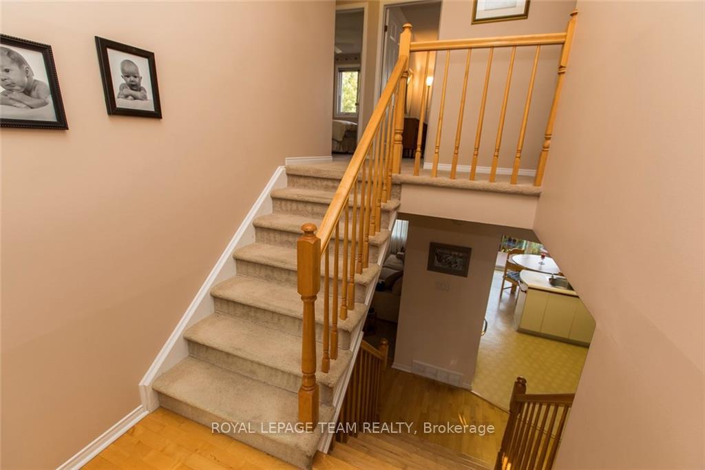 Photo 5 of 1495 Delia Crescent N, Ottawa, Fallingbrook/Ridgemount — HOMEH