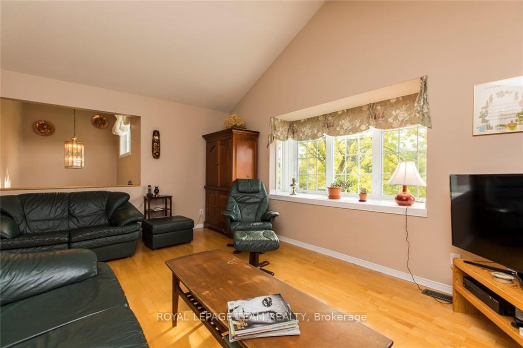 Photo 7 of 1495 Delia Crescent N, Ottawa, Fallingbrook/Ridgemount — HOMEH