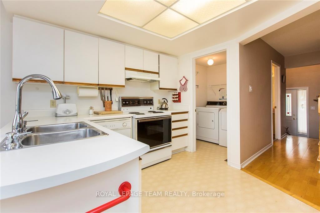 Photo 12 of 1495 Delia Crescent N, Ottawa, Fallingbrook/Ridgemount — HOMEH
