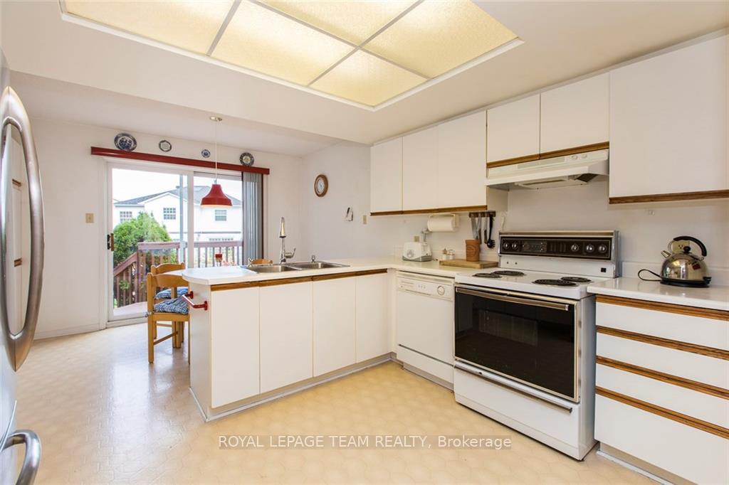 Photo 14 of 1495 Delia Crescent N, Ottawa, Fallingbrook/Ridgemount — HOMEH